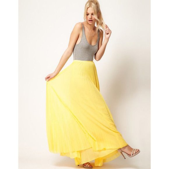💋GORGEOUS💋 Pleated Maxi Skirt in Yellow - Picture 3 of 9